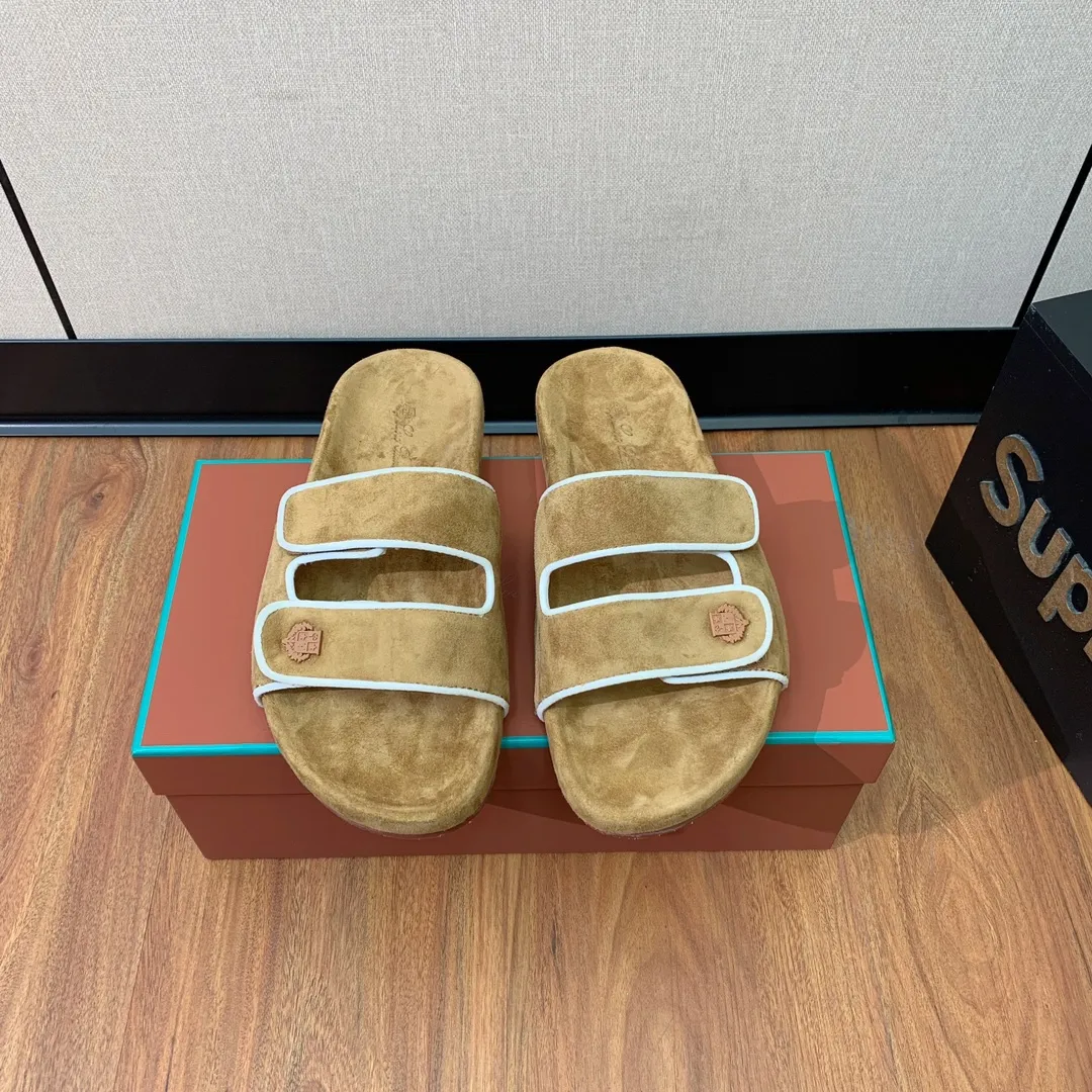 【LP】P:600💰 Size: 39-46 (45.46 can be customized) 【Loro Piana】LP men's slippers. Italian top cashmere is retro, elegant, low-key and luxurious. Both fashionable and practical, the leather is still of the highest quality in the entire network. The upper is silky and smooth. Wear-resistant and highly elastic beef tendon bottom. .